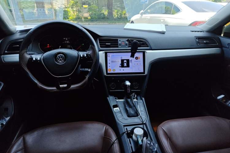 Used Volkswagen Lamando 2018 230TSI DSG Fashion Edition Center Console