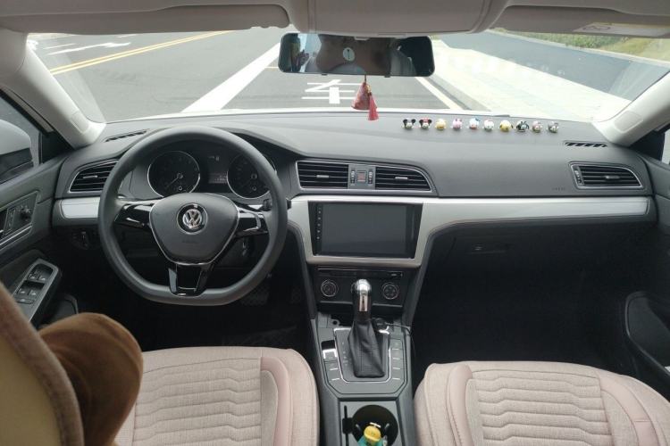 Used Volkswagen Lamando 2018 230TSI DSG Fashion Edition Center Console