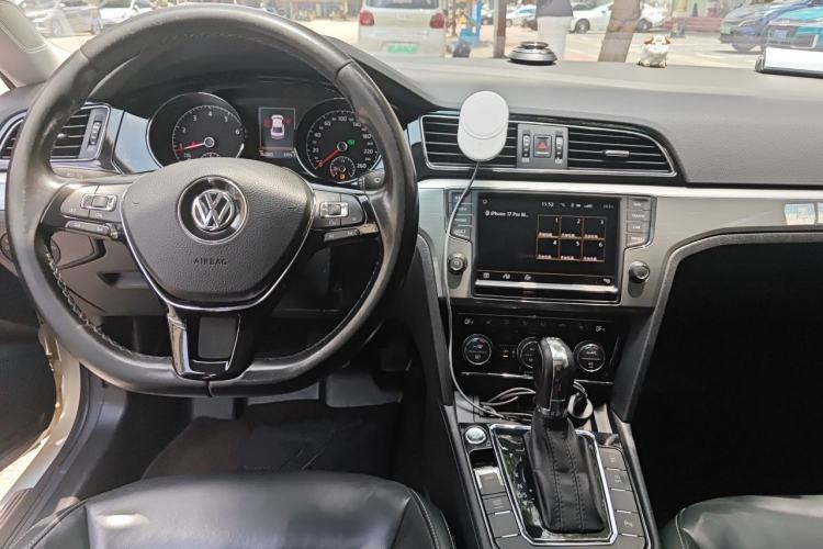 Used Volkswagen Lamando 2018 280TSI DSG Luxury Edition Center Console