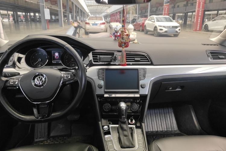 Used Volkswagen Lamando 2018 280TSI DSG Luxury Edition Center Console