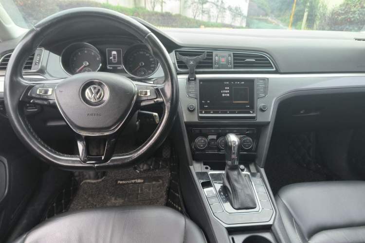 Used Volkswagen Lamando 2018 280TSI DSG Comfort Edition Center Console