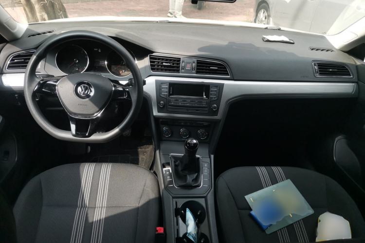 Used Volkswagen Lamando 2018 230TSI Manual Trend Edition Center Console