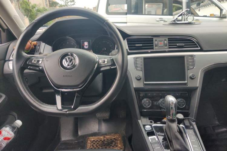 Used Volkswagen Lamando 2018 280TSI DSG Luxury Edition Center Console