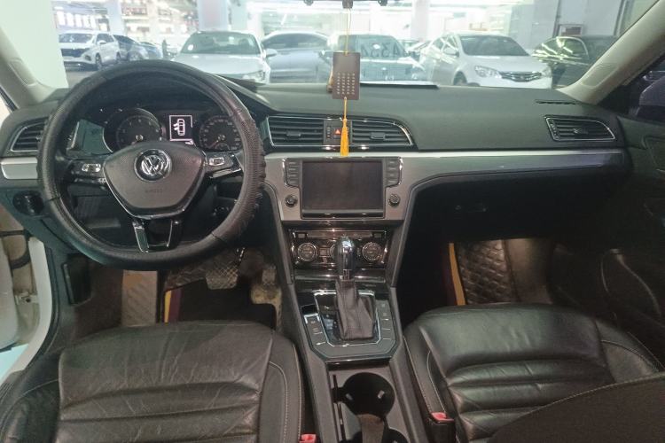 Used Volkswagen Lamando 2018 280TSI DSG Comfort Edition Center Console