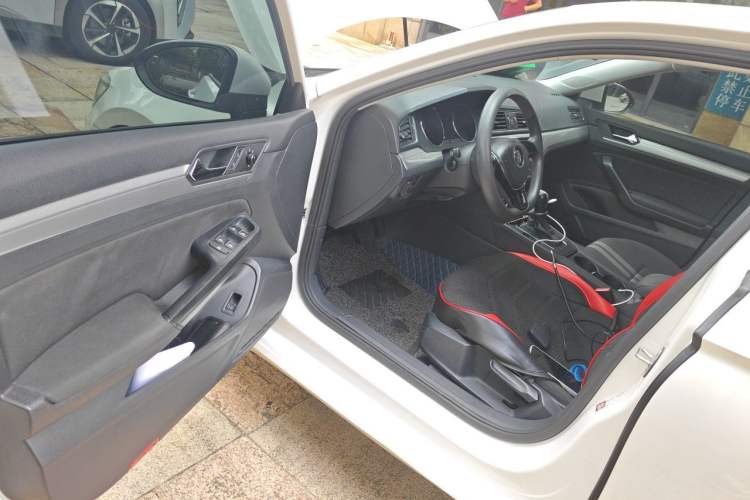 Used Volkswagen Lamando 2018 230TSI DSG Fashion Edition Driver Seat