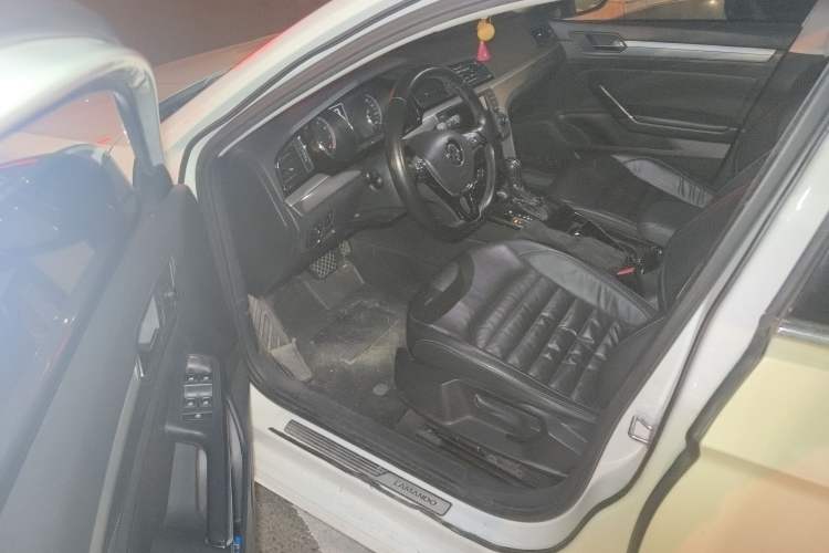 Used Volkswagen Lamando 2018 280TSI DSG Comfort Edition Driver Seat