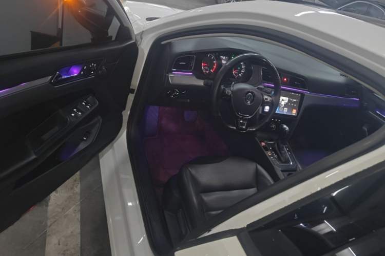 Used Volkswagen Lamando 2018 230TSI DSG Fashion Edition Driver Seat
