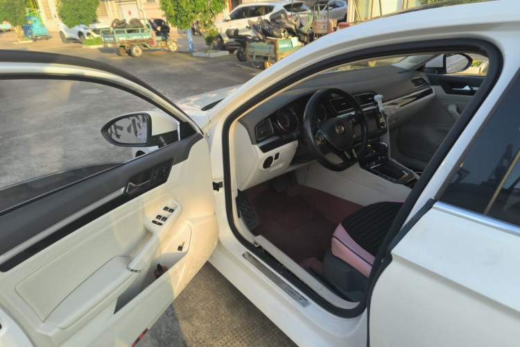 Used Volkswagen Lamando 2018 280TSI DSG Comfort Edition Driver Seat