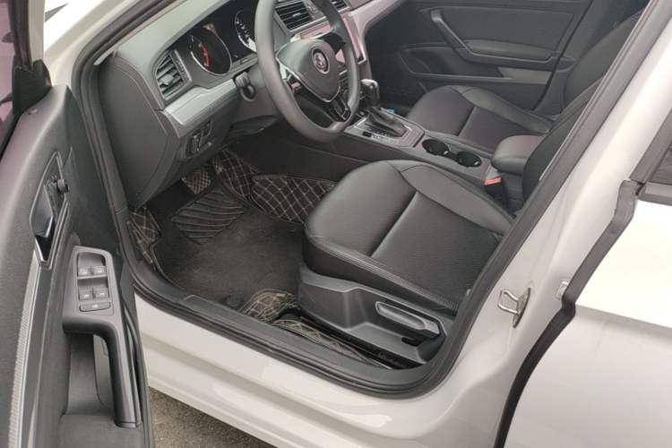 Used Volkswagen Lamando 2018 230TSI DSG Fashion Edition Driver Seat