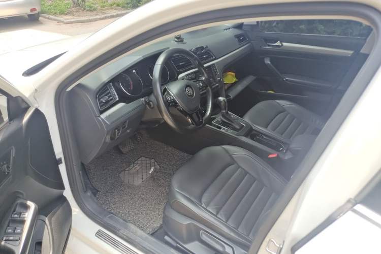 Used Volkswagen Lamando 2018 280TSI DSG Comfort Edition Driver Seat
