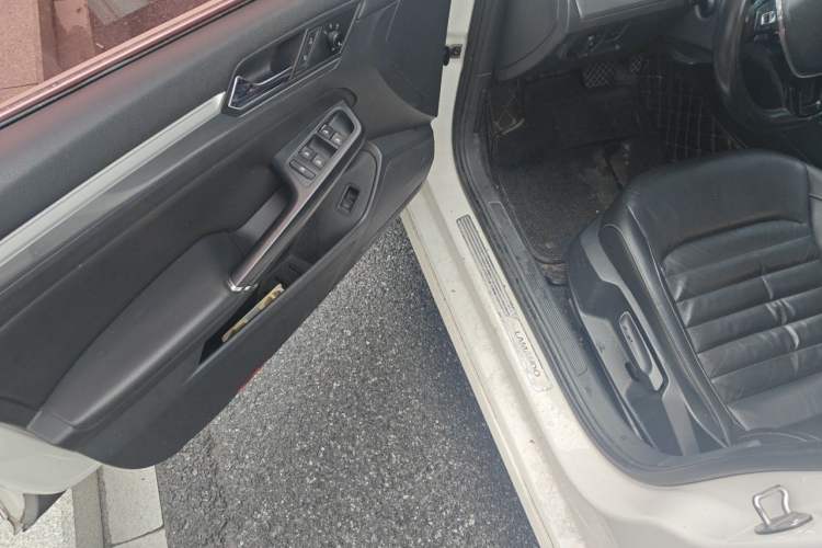 Used Volkswagen Lamando 2018 280TSI DSG Comfort Edition Driver Seat