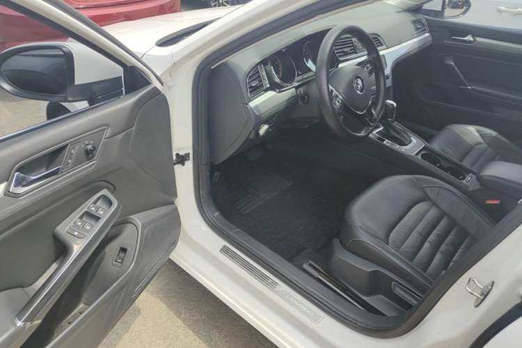Used Volkswagen Lamando 2018 280TSI DSG Comfort Edition Driver Seat