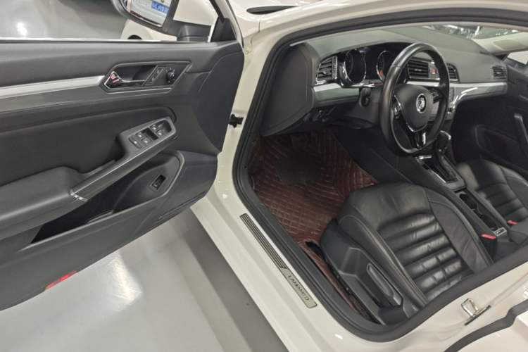 Used Volkswagen Lamando 2018 280TSI DSG Comfort Edition Driver Seat
