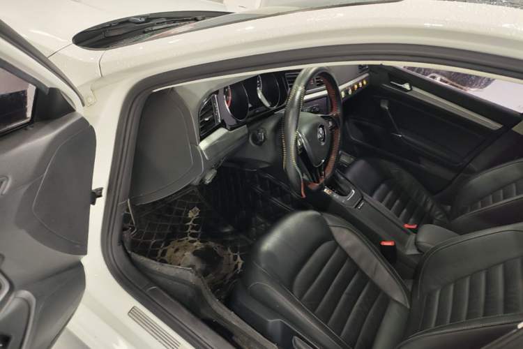Used Volkswagen Lamando 2018 280TSI DSG Comfort Edition Driver Seat