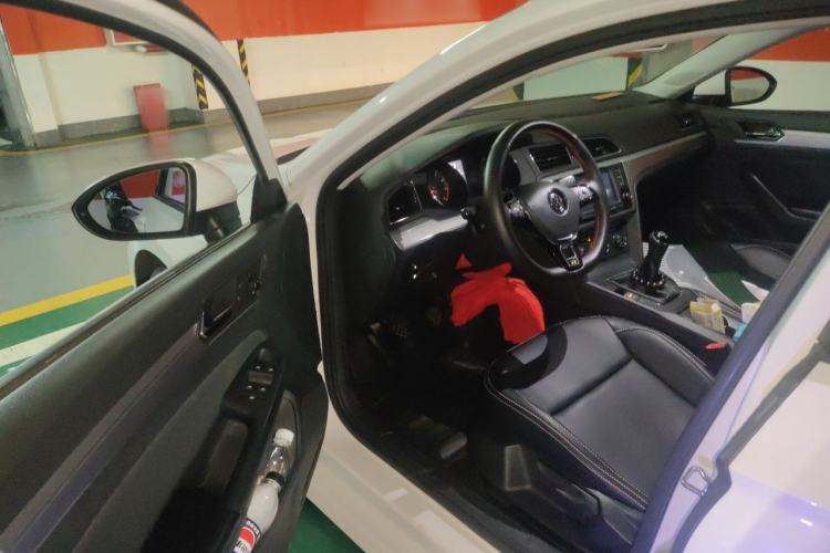 Used Volkswagen Lamando 2018 230TSI Manual Trend Edition Driver Seat