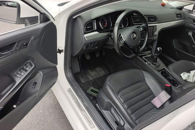 Used Volkswagen Lamando 2018 280TSI Manual Comfort Edition Driver Seat