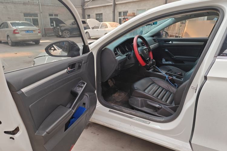 Used Volkswagen Lamando 2018 280TSI DSG Comfort Edition Driver Seat