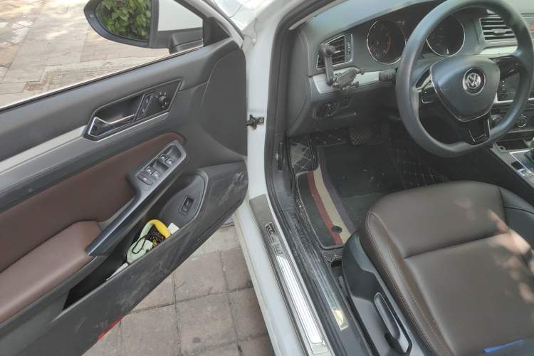 Used Volkswagen Lamando 2018 230TSI DSG Fashion Edition Driver Seat