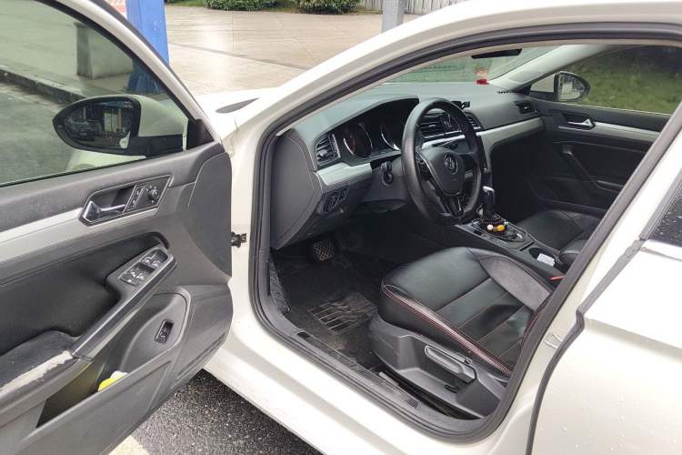 Used Volkswagen Lamando 2018 230TSI DSG Fashion Edition Driver Seat