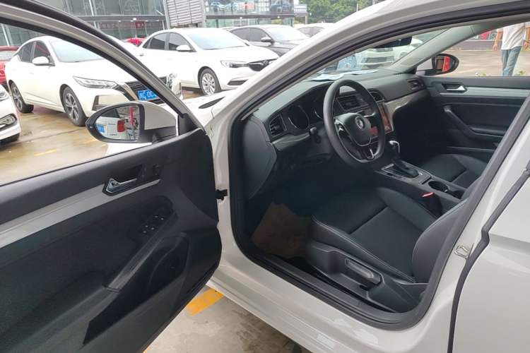 Used Volkswagen Lamando 2018 230TSI DSG Fashion Edition Driver Seat