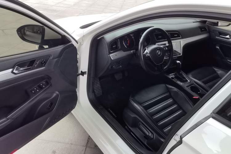 Used Volkswagen Lamando 2018 230TSI DSG Fashion Edition Driver Seat
