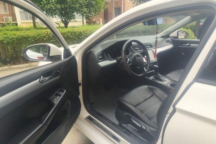 Used Volkswagen Lamando 2018 230TSI DSG Fashion Edition Driver Seat