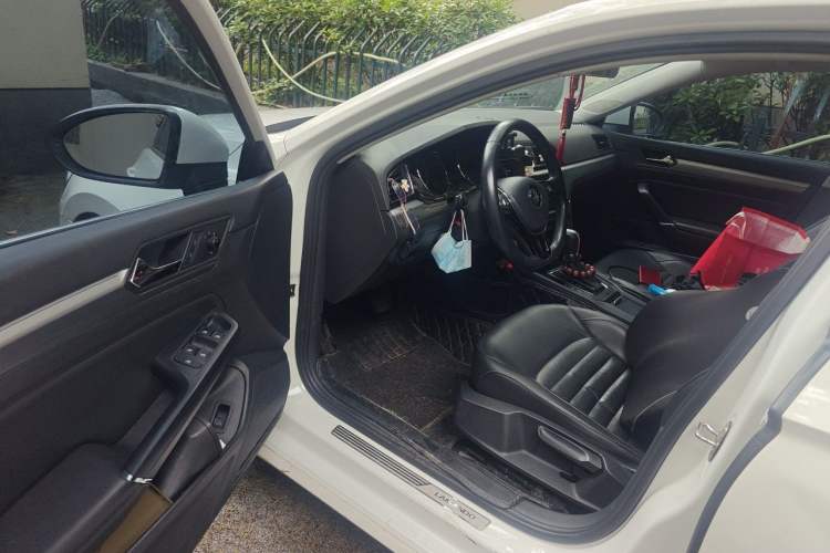 Used Volkswagen Lamando 2018 280TSI DSG Comfort Edition Driver Seat