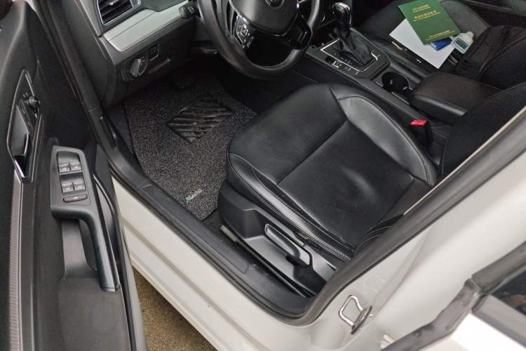 Used Volkswagen Lamando 2018 230TSI DSG Fashion Edition Driver Seat