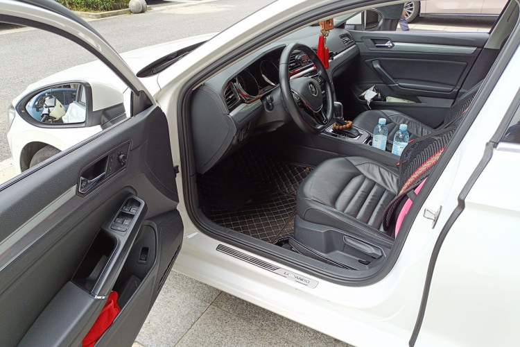 Used Volkswagen Lamando 2018 280TSI DSG Comfort Edition Driver Seat