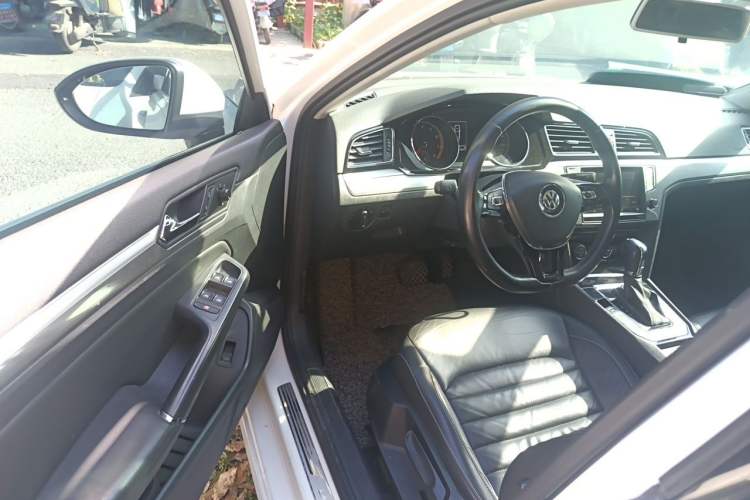 Used Volkswagen Lamando 2018 280TSI DSG Comfort Edition Driver Seat