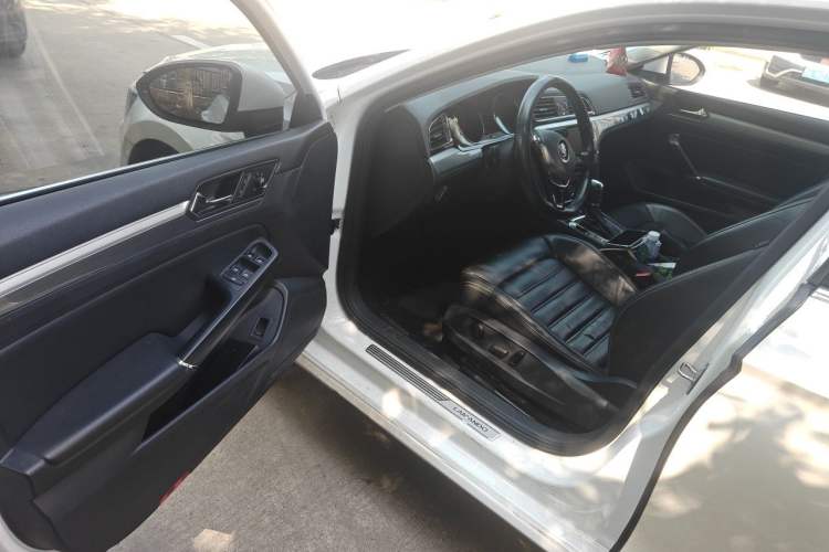 Used Volkswagen Lamando 2018 280TSI DSG Luxury Edition Driver Seat