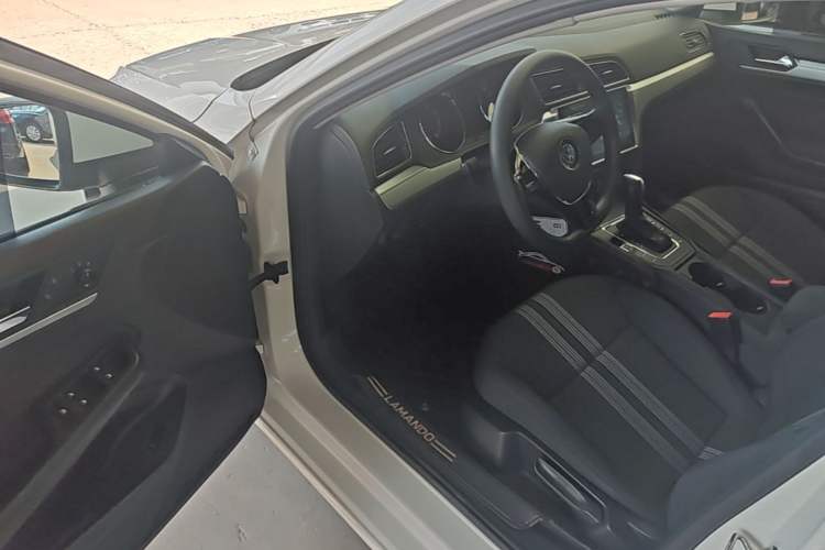 Used Volkswagen Lamando 2018 230TSI DSG Fashion Edition Driver Seat