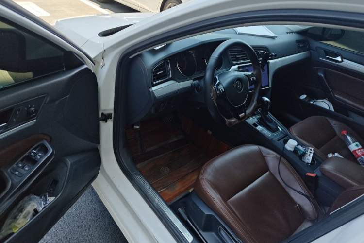 Used Volkswagen Lamando 2018 230TSI DSG Fashion Edition Driver Seat