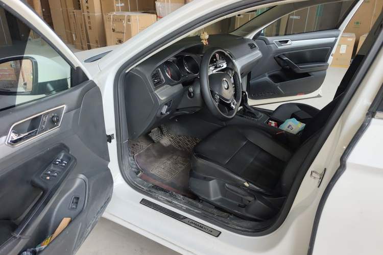 Used Volkswagen Lamando 2018 230TSI DSG Fashion Edition Driver Seat