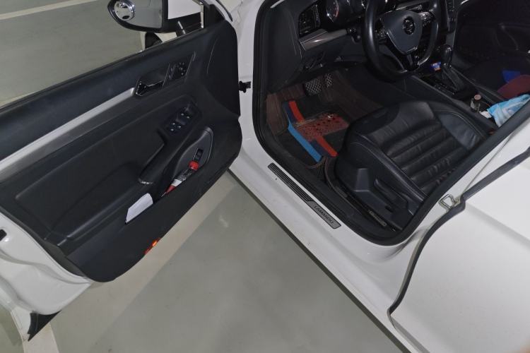 Used Volkswagen Lamando 2018 280TSI DSG Comfort Edition Driver Seat
