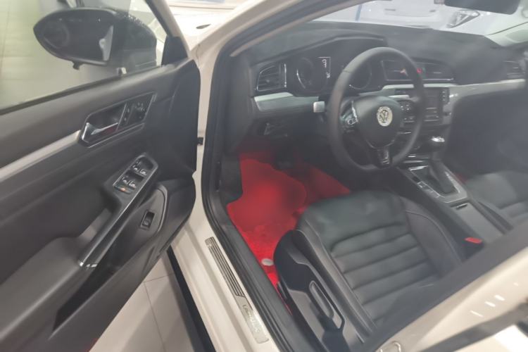 Used Volkswagen Lamando 2018 280TSI DSG Comfort Edition Driver Seat