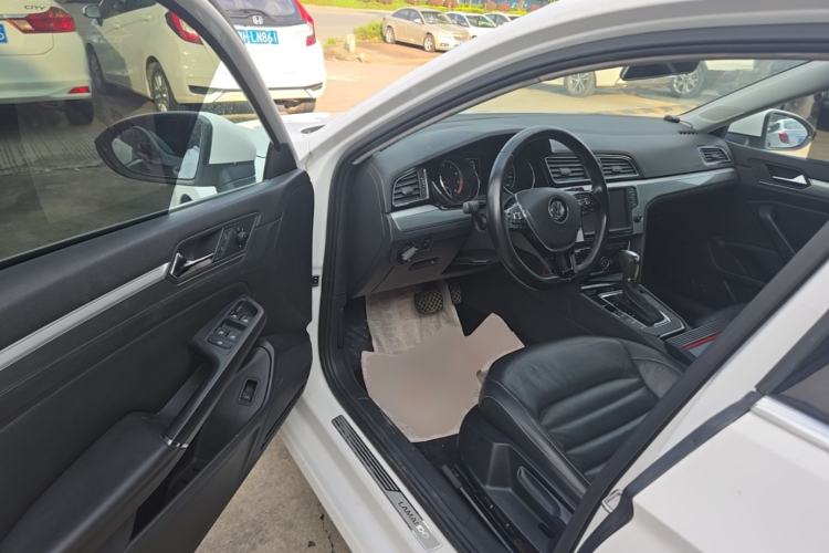 Used Volkswagen Lamando 2018 280TSI DSG Comfort Edition Driver Seat