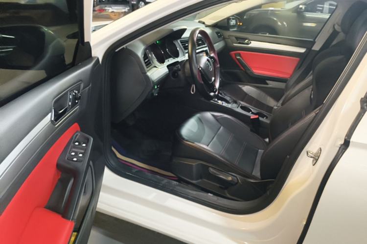 Used Volkswagen Lamando 2018 230TSI DSG Fashion Edition Driver Seat