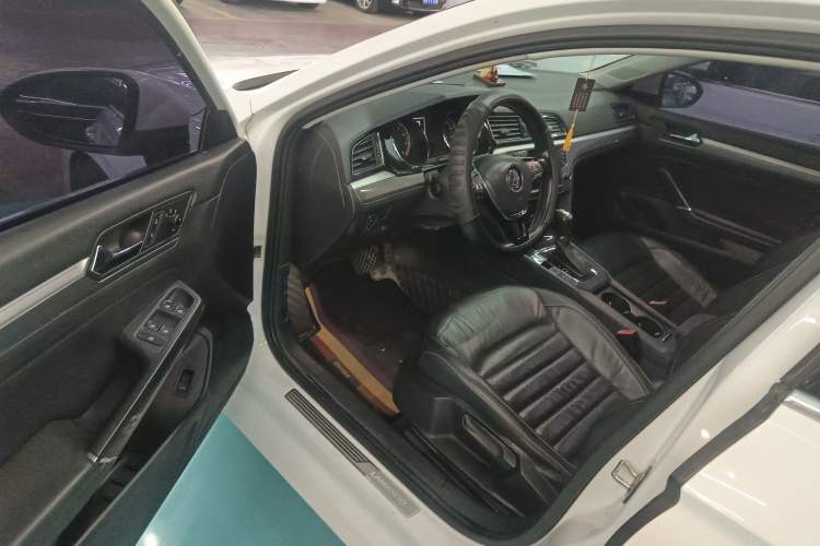 Used Volkswagen Lamando 2018 280TSI DSG Comfort Edition Driver Seat