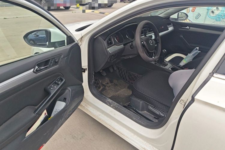 Used Volkswagen Lamando 2018 230TSI Manual Trend Edition Driver Seat