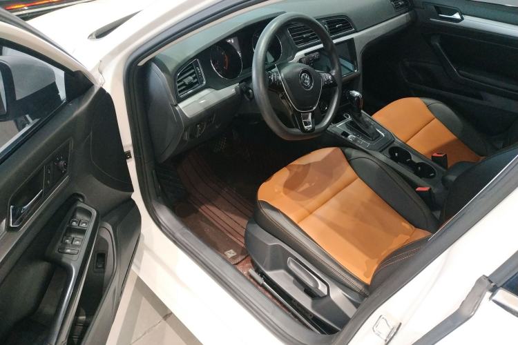 Used Volkswagen Lamando 2018 230TSI DSG Fashion Edition Driver Seat