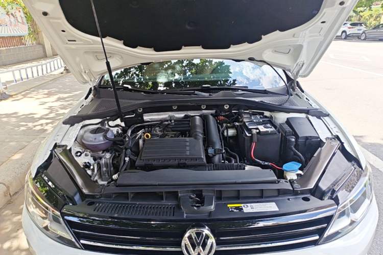 Used Volkswagen Lamando 2018 230TSI DSG Fashion Edition Engine Bay