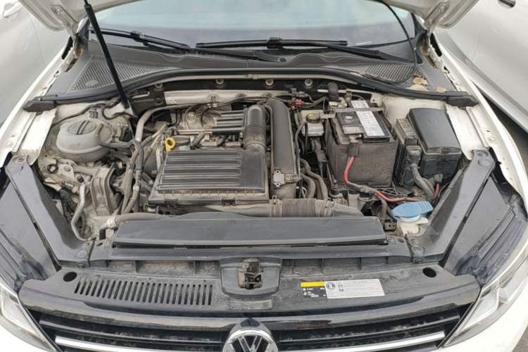 Used Volkswagen Lamando 2018 230TSI DSG Fashion Edition Engine Bay