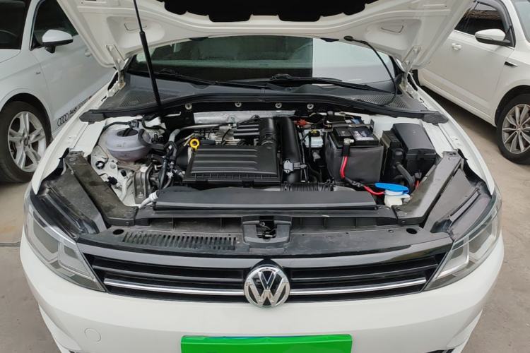 Used Volkswagen Lamando 2018 280TSI DSG Comfort Edition Engine Bay