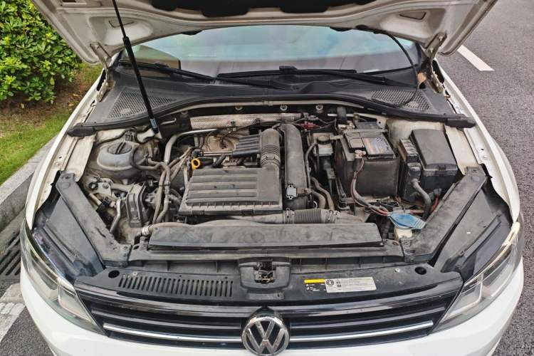 Used Volkswagen Lamando 2018 230TSI DSG Fashion Edition Engine Bay