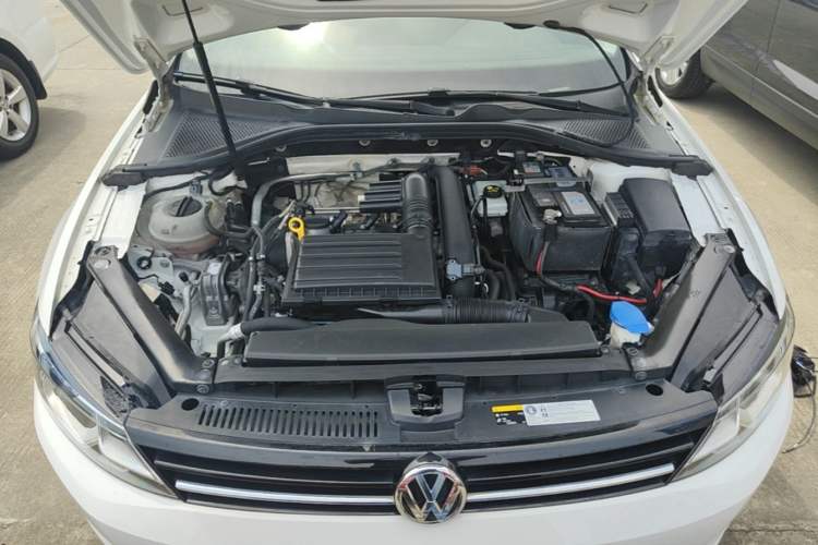 Used Volkswagen Lamando 2018 280TSI DSG Comfort Edition Engine Bay