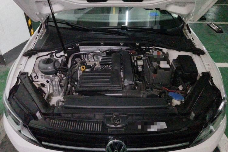 Used Volkswagen Lamando 2018 280TSI DSG Comfort Edition Engine Bay