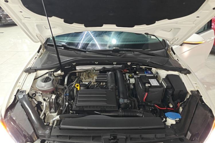 Used Volkswagen Lamando 2018 280TSI DSG Comfort Edition Engine Bay