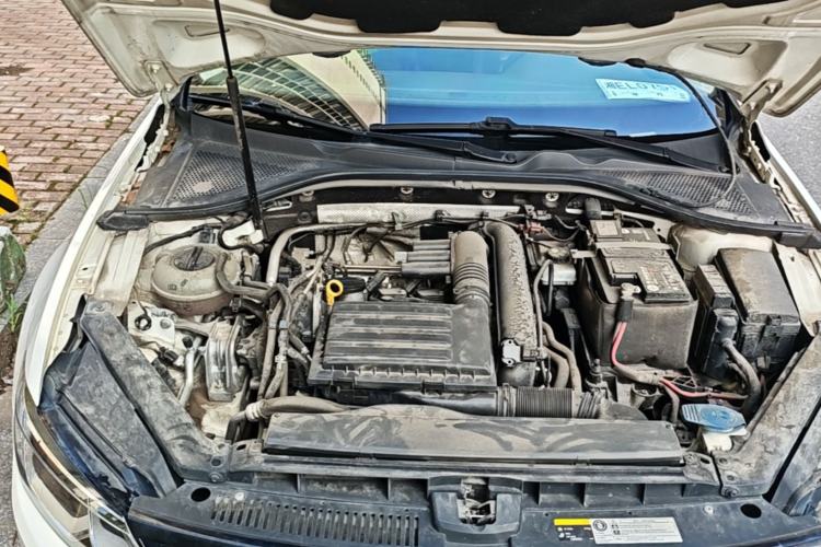 Used Volkswagen Lamando 2018 280TSI DSG Comfort Edition Engine Bay