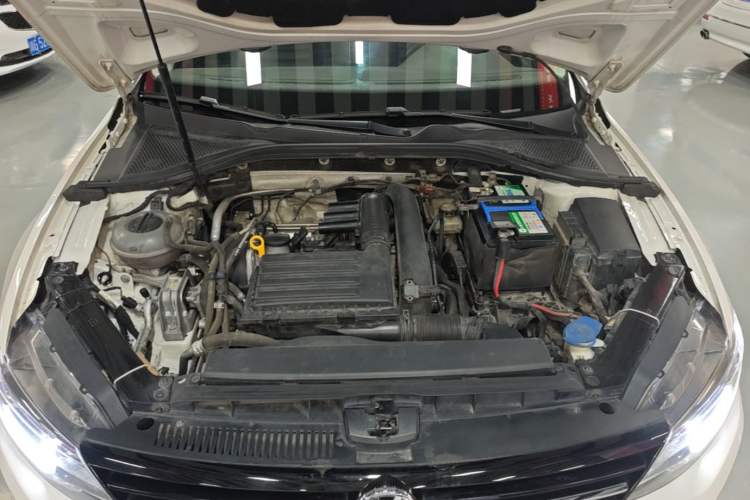 Used Volkswagen Lamando 2018 280TSI DSG Comfort Edition Engine Bay